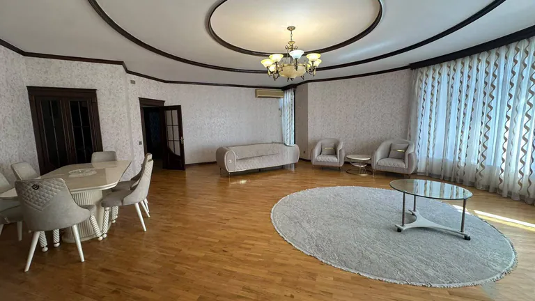 Kirayə: 5 otaqlı 240 m² mənzil