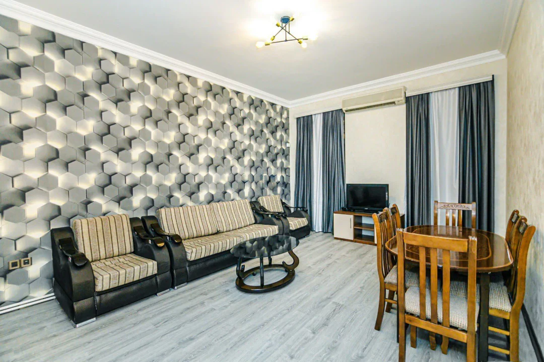 Günlük kirayə 3 otaqlı 81 m² mənzil, Səbail rayonu, Bakı. Foto 1