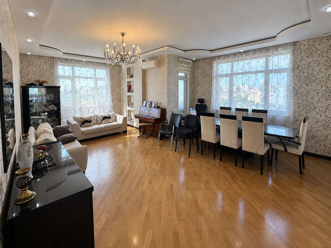 3 otaqlı 130 m² mənzil, Yasamal rayonu, Bakı — 13-ci mərtəbə. Foto 1
